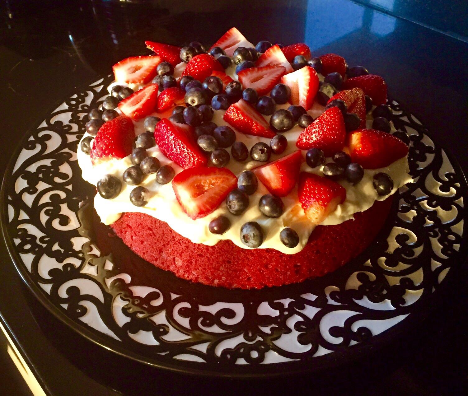 red velvet cake cupcake gluten free vegan berries christmas decoration recipe yesyoucan australia